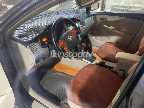 تويوتا كورولا 2011 رمادي مستعملة للبيع - 4