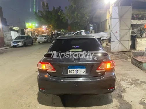 تويوتا كورولا 2011 رمادي مستعملة للبيع - 5