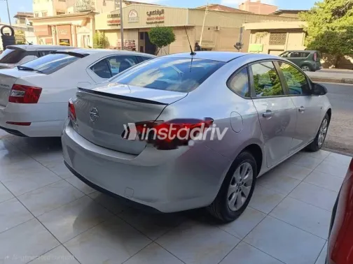 Opel Astra 2018 Silver Used for Sale - 10