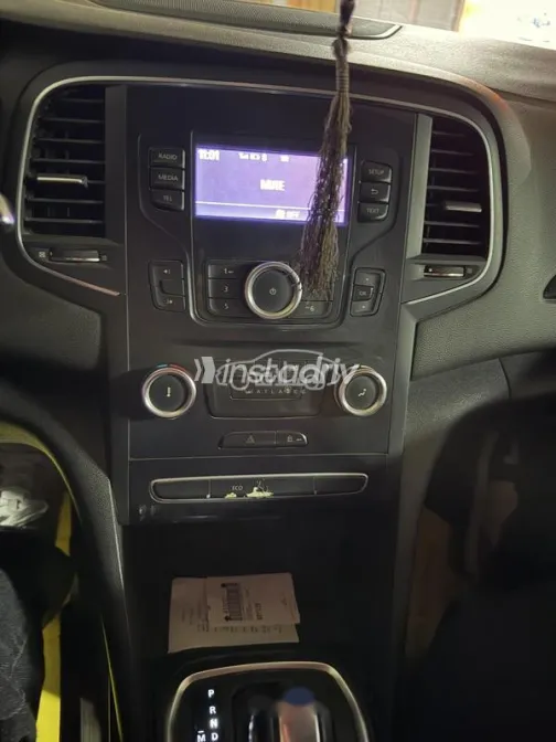 Renault Megane 2017 White Used for Sale - 9