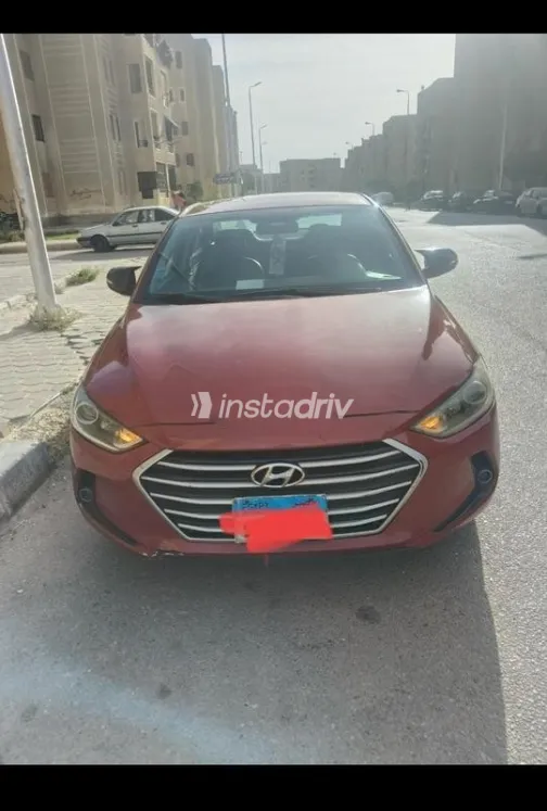 هيونداي إلنترا 2019 أحمر مستعملة للبيع - 2