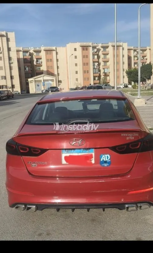 هيونداي إلنترا 2019 أحمر مستعملة للبيع - 3