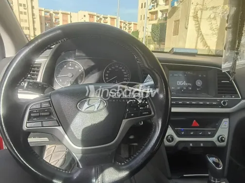 هيونداي إلنترا 2019 أحمر مستعملة للبيع - 5