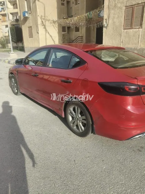 هيونداي إلنترا 2019 أحمر مستعملة للبيع - 10