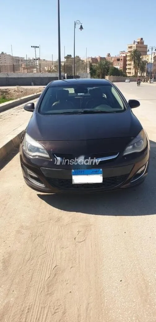 اوبل أسترا 2017 أبيض مستعملة للبيع - 1