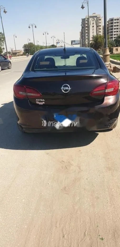 اوبل أسترا 2017 أبيض مستعملة للبيع - 2
