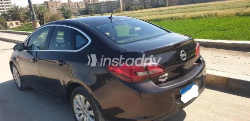 اوبل أسترا 2017 أبيض مستعملة للبيع - 3