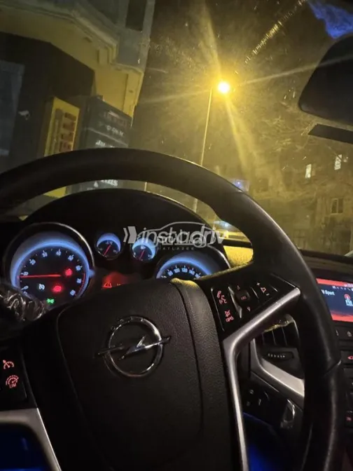 اوبل أسترا 2017 أبيض مستعملة للبيع - 5