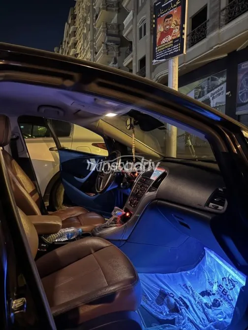 اوبل أسترا 2017 أبيض مستعملة للبيع - 6