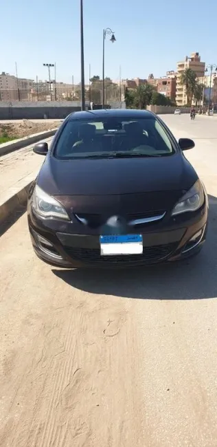 اوبل أسترا 2017 أبيض مستعملة للبيع