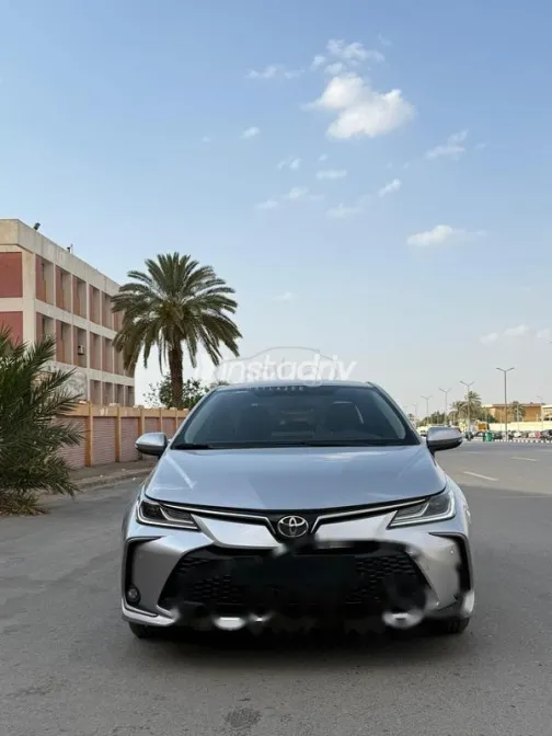 تويوتا كورولا 2024 فضي مستعملة للبيع - 6