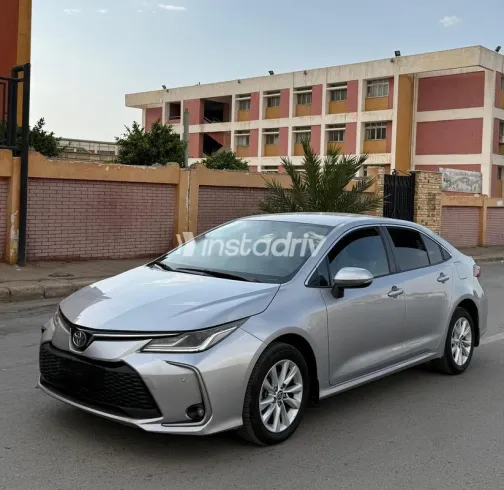 تويوتا كورولا 2024 فضي مستعملة للبيع - 7