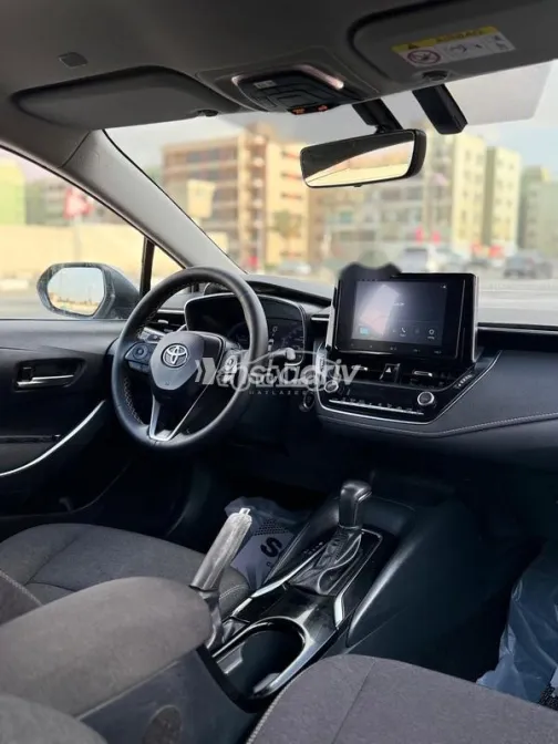 تويوتا كورولا 2024 فضي مستعملة للبيع - 9