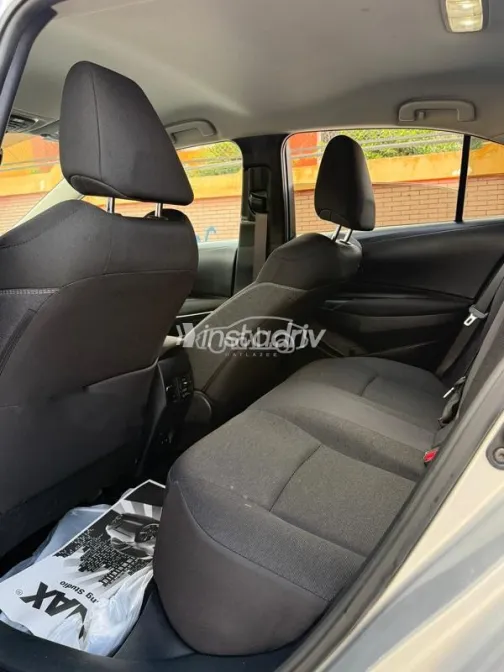 تويوتا كورولا 2024 فضي مستعملة للبيع - 10