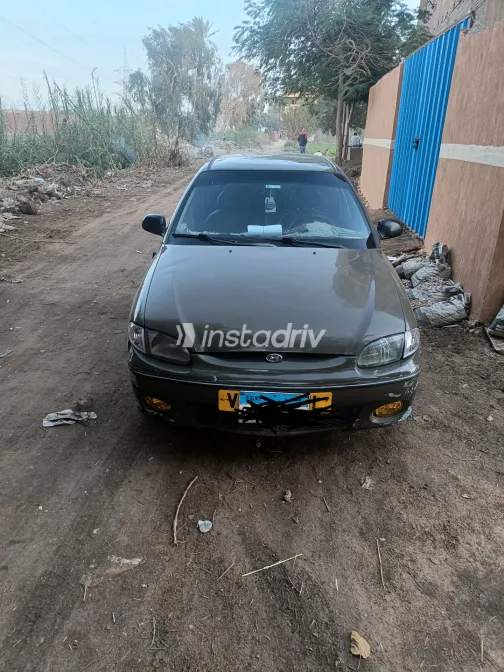Hyundai Accent 2001 White Used for Sale - 1