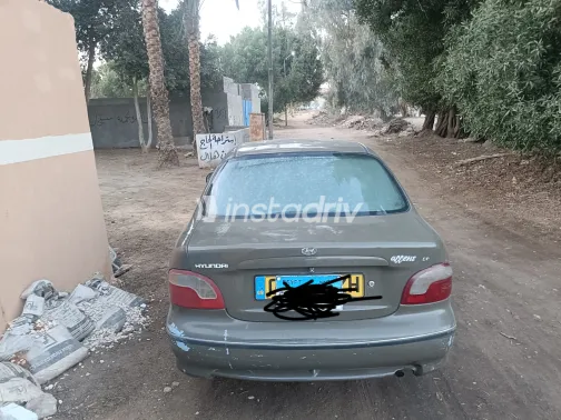 Hyundai Accent 2001 White Used for Sale - 3