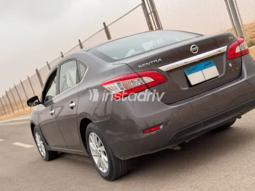 نيسان سنترا 2019 أبيض مستعملة للبيع - 4