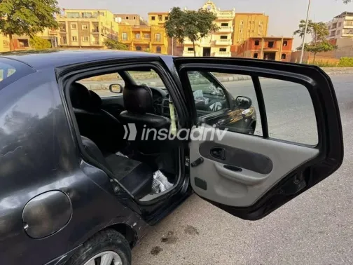 رينو كليو 2006 أبيض مستعملة للبيع - 9