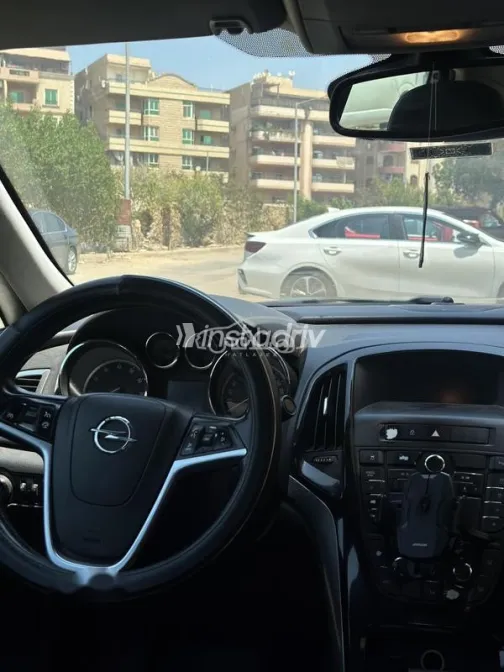 Opel Astra 2015 Petroleum Used for Sale - 9