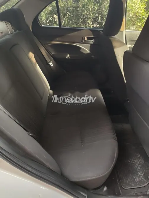 Suzuki Swift Dzire 2022 White Used for Sale - 6