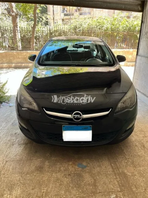 اوبل أسترا 2016 أسود مستعملة للبيع - 1