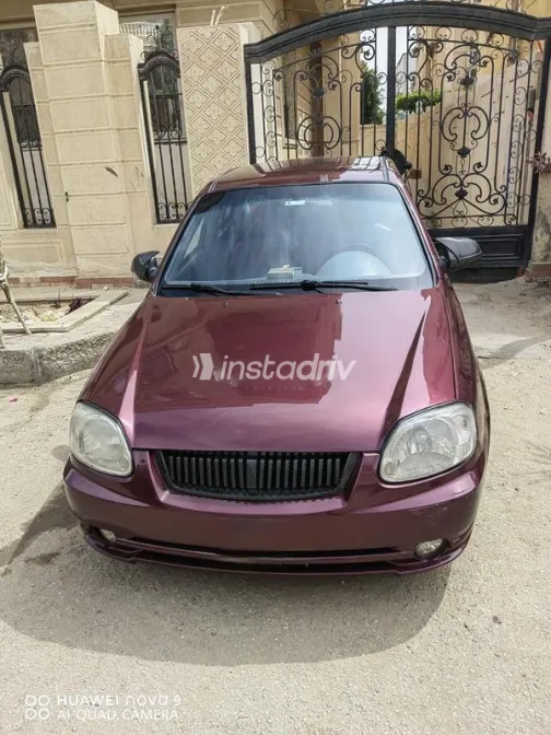 هيونداي فيرنا 2013 أحمر غامق مستعملة للبيع - 4