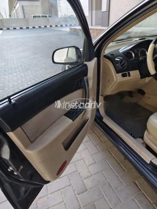 شيفروليه افيو 2010 أسود مستعملة للبيع - 8