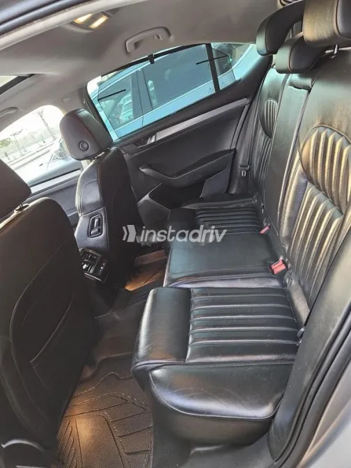 سكودا سوبيرب 2019 ذهبي مستعملة للبيع - 2