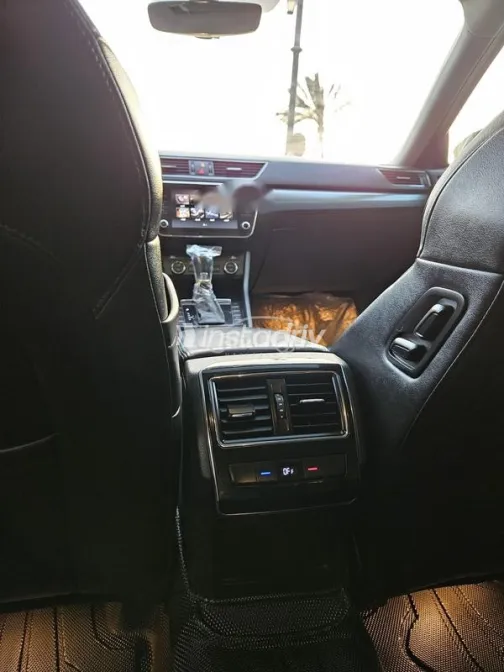 سكودا سوبيرب 2019 ذهبي مستعملة للبيع - 4