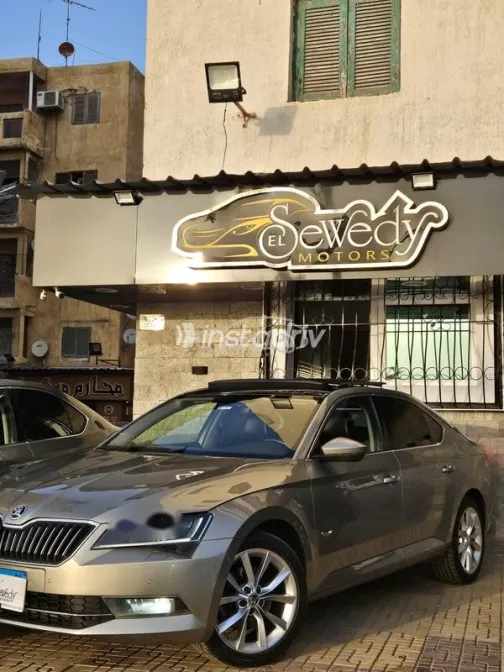 سكودا سوبيرب 2019 ذهبي مستعملة للبيع - 6
