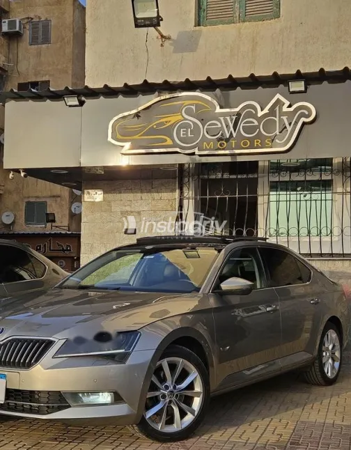 سكودا سوبيرب 2019 ذهبي مستعملة للبيع - 7