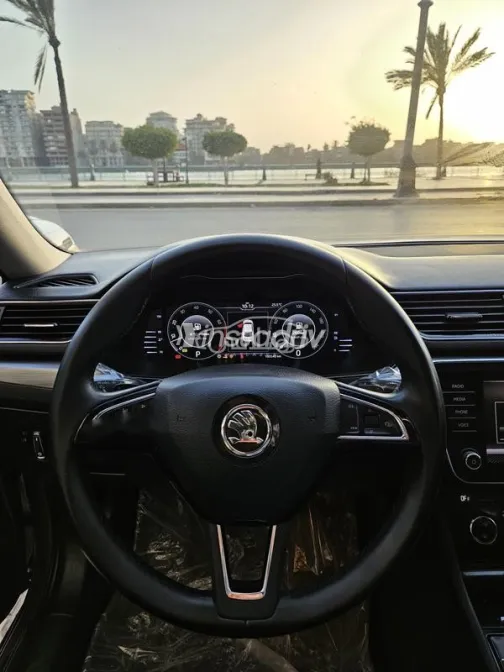 سكودا سوبيرب 2019 ذهبي مستعملة للبيع - 9