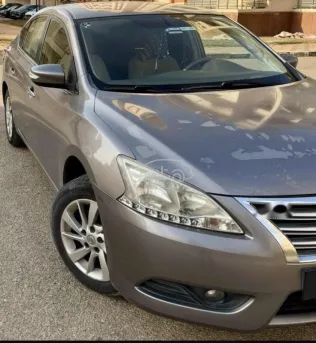 نيسان سنترا 2019 أبيض مستعملة للبيع