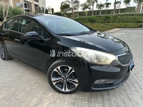 كيا سيراتو 2015 أبيض مستعملة للبيع - 1