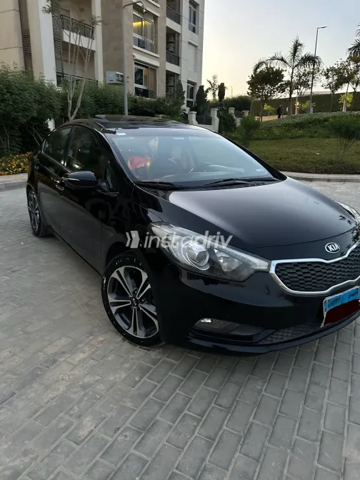 كيا سيراتو 2015 أبيض مستعملة للبيع - 2