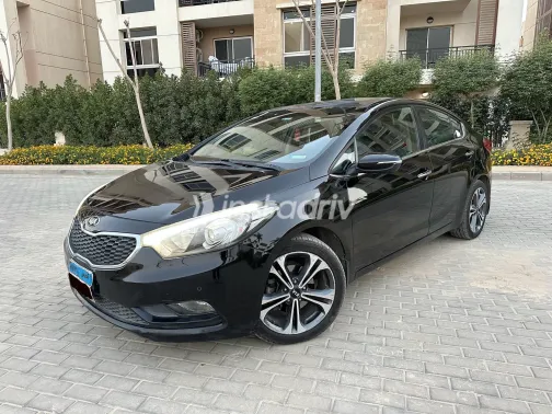 كيا سيراتو 2015 أبيض مستعملة للبيع - 6