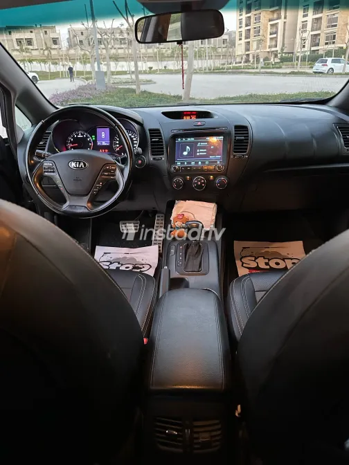 كيا سيراتو 2015 أبيض مستعملة للبيع - 7