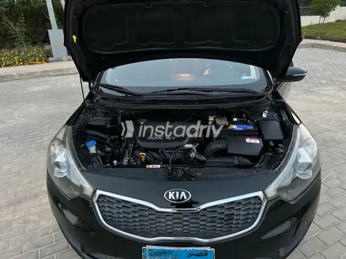 كيا سيراتو 2015 أبيض مستعملة للبيع - 8