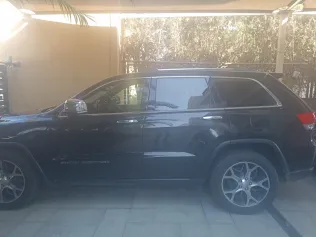 جيب جراند شيروكي 2019 أبيض مستعملة للبيع