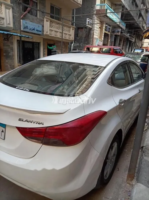 Hyundai Elantra 2012 White Used for Sale - 2