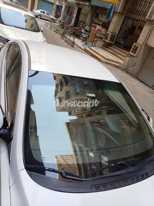 Hyundai Elantra 2012 White Used for Sale - 4