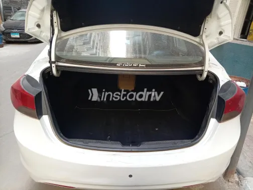 Hyundai Elantra 2012 White Used for Sale - 9