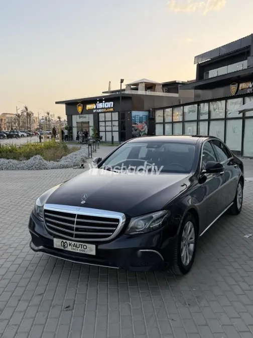 مرسيدس E 180 2017 أسود مستعملة للبيع - 3