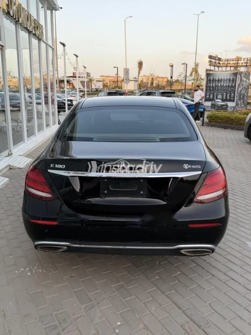 مرسيدس E 180 2017 أسود مستعملة للبيع - 4