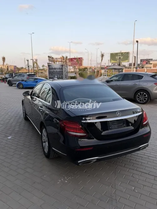 مرسيدس E 180 2017 أسود مستعملة للبيع - 5