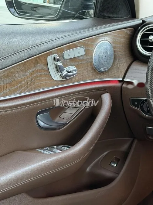 مرسيدس E 180 2017 أسود مستعملة للبيع - 10