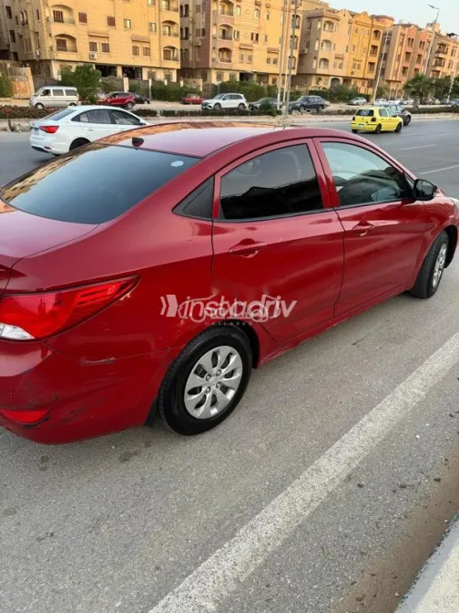 هيونداي اكسنت RB 2021 أحمر غامق مستعملة للبيع - 3
