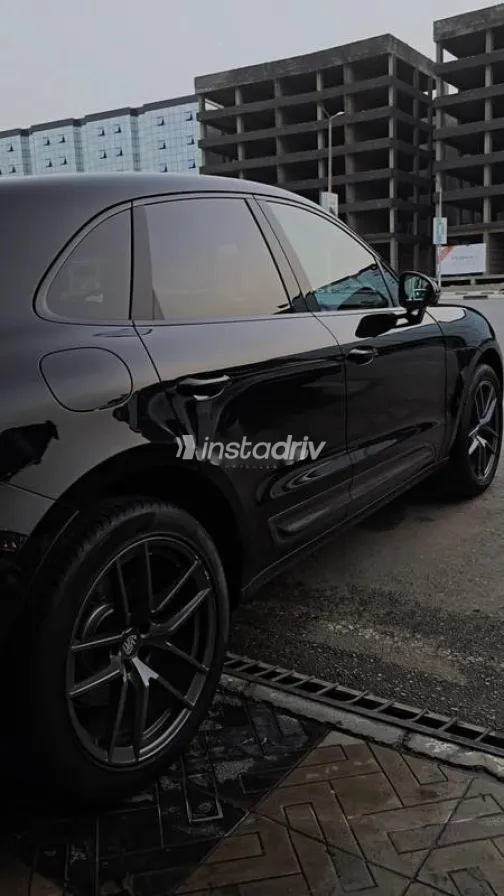 بورش ماكان 2025 أسود مستعملة للبيع - 3