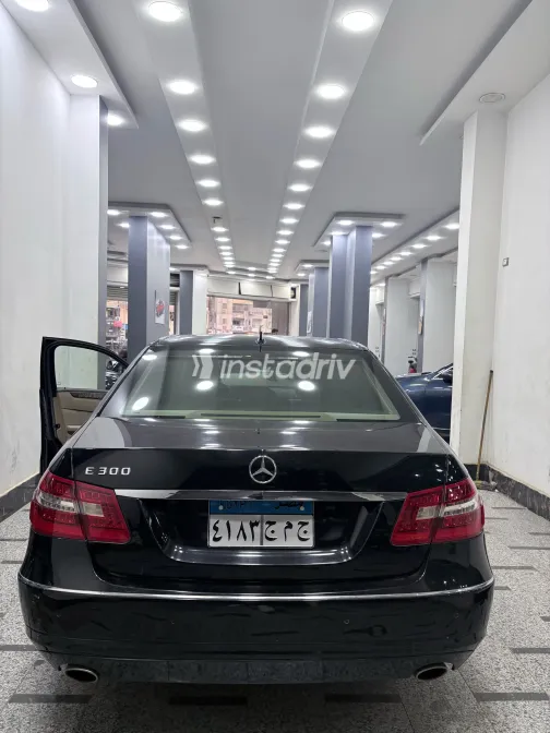 Mercedes E 300 2010 White Used for Sale - 9