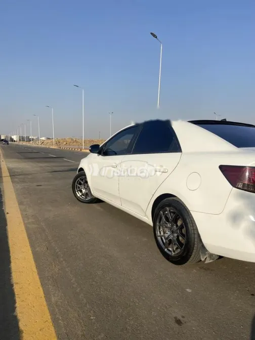 Kia Cerato 2010 White Used for Sale - 3